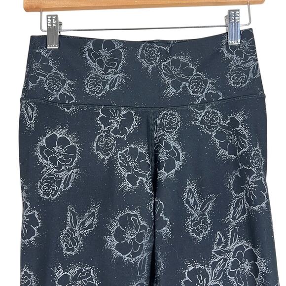 Fabletics Define PowerHold Capri leggings Outlined Floral Womens M Athleisure - Picture 4 of 7